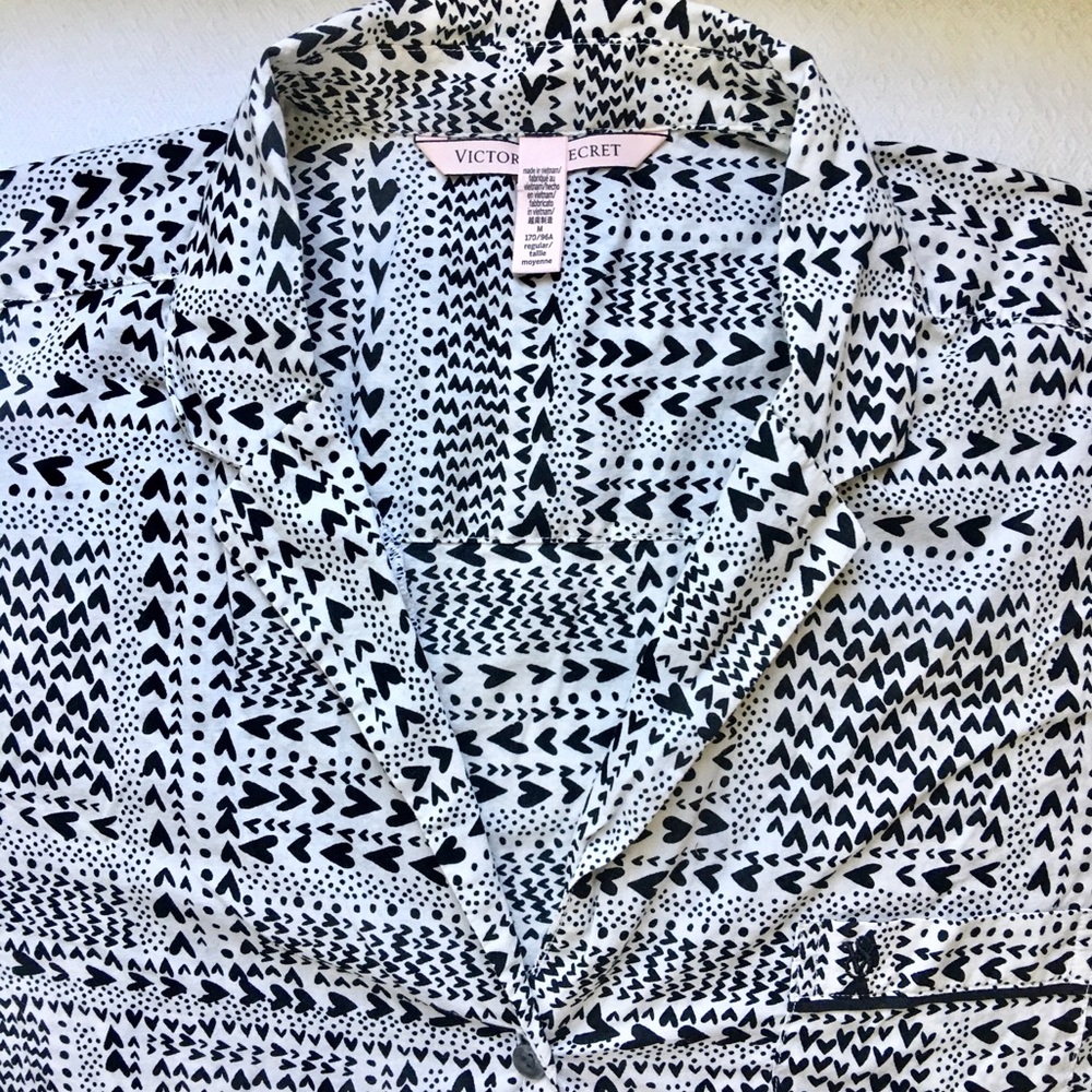 Heart-print Victoria’s Secret sleep 😴 shirt!❤️